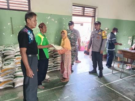 308 GAKIN DESA MALASAN MNDAPATKAN BANTUAN PANGAN